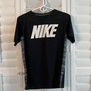 Nike Tee Shirt - boys XL